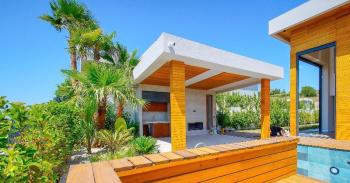 Çeşme Dalyan'da Satılık Sıfır Lüks Villa