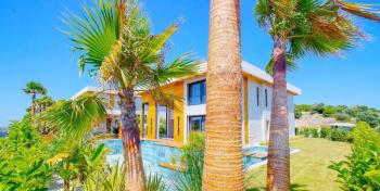 Çeşme Dalyan'da Satılık Sıfır Lüks Villa