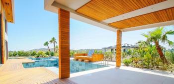 Çeşme Dalyan'da Satılık Sıfır Lüks Villa