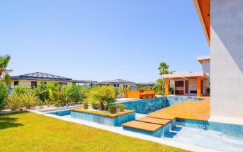 Çeşme Dalyan'da Satılık Sıfır Lüks Villa