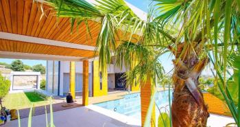 Çeşme Dalyan'da Satılık Sıfır Lüks Villa