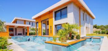 Çeşme Dalyan'da Satılık Sıfır Lüks Villa