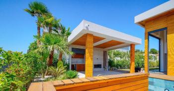 Çeşme Dalyan'da Satılık Sıfır Lüks Villa