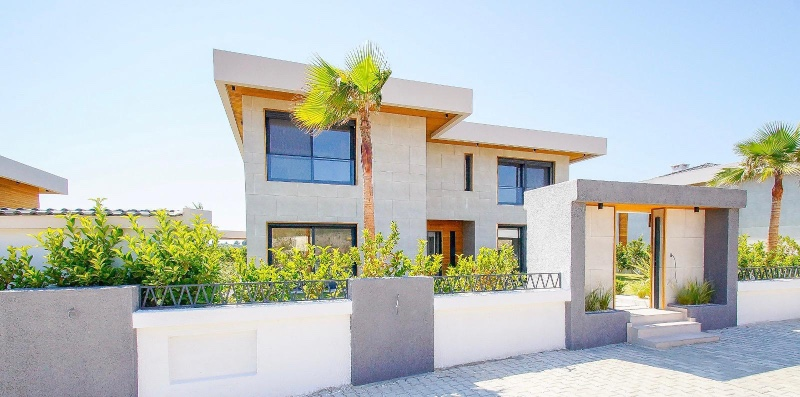 Çeşme Dalyan'da Satılık Sıfır Lüks Villa
