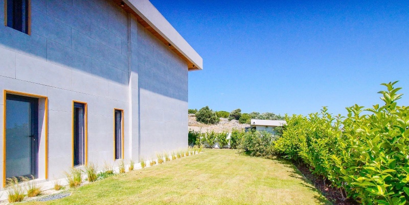 Çeşme Dalyan'da Satılık Sıfır Lüks Villa