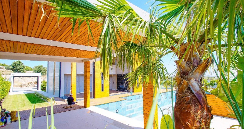 Çeşme Dalyan'da Satılık Sıfır Lüks Villa