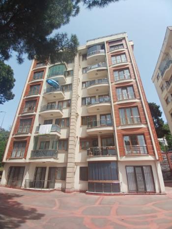 YAKACIK YENİ MAHÇAMLIK KONUTLARINDA ;  GENİŞ; 140 M2 BOŞ SİTE ÖZELLİKLİ ELİT KONUMDA SATILIK DAİRE