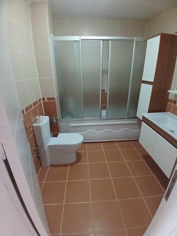 YAKACIK YENİ MAHÇAMLIK KONUTLARINDA ;  GENİŞ; 140 M2 BOŞ SİTE ÖZELLİKLİ ELİT KONUMDA SATILIK DAİRE