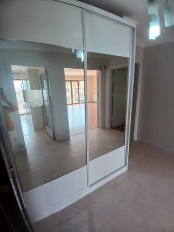 YAKACIK YENİ MAHÇAMLIK KONUTLARINDA ;  GENİŞ; 140 M2 BOŞ SİTE ÖZELLİKLİ ELİT KONUMDA SATILIK DAİRE