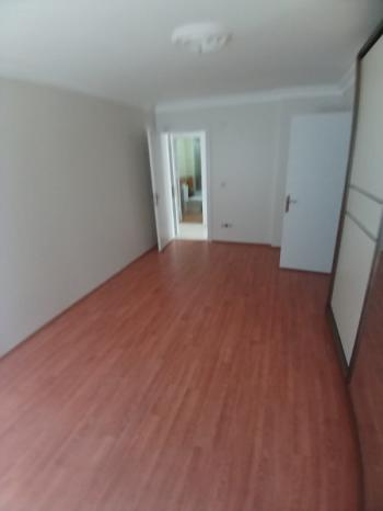 YAKACIK YENİ MAHÇAMLIK KONUTLARINDA ;  GENİŞ; 140 M2 BOŞ SİTE ÖZELLİKLİ ELİT KONUMDA SATILIK DAİRE
