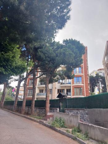 YAKACIK YENİ MAHÇAMLIK KONUTLARINDA ;  GENİŞ; 140 M2 BOŞ SİTE ÖZELLİKLİ ELİT KONUMDA SATILIK DAİRE