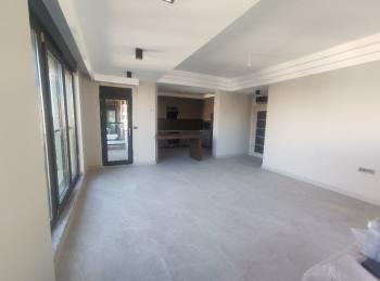 Erenköy İstasyon Caddesinde Kiralık Sıfır Binada 3+1'den 2+1 Çevrili Büyük Daire