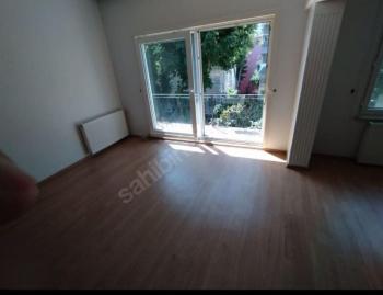 SUADİYE’DE BAĞDAT CADDE’Sİ YANI BAŞINDA 3+1 KİRALIK DAİRE
