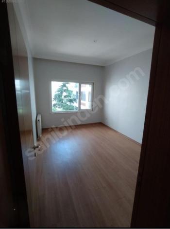SUADİYE’DE BAĞDAT CADDE’Sİ YANI BAŞINDA 3+1 KİRALIK DAİRE