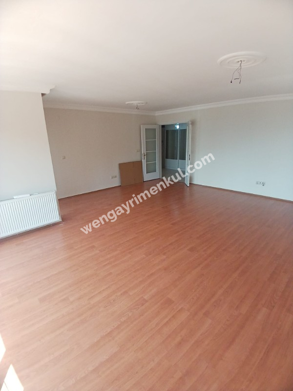 YAKACIK YENİ MAHÇAMLIK KONUTLARINDA ;  GENİŞ; 140 M2 BOŞ SİTE ÖZELLİKLİ ELİT KONUMDA SATILIK DAİRE