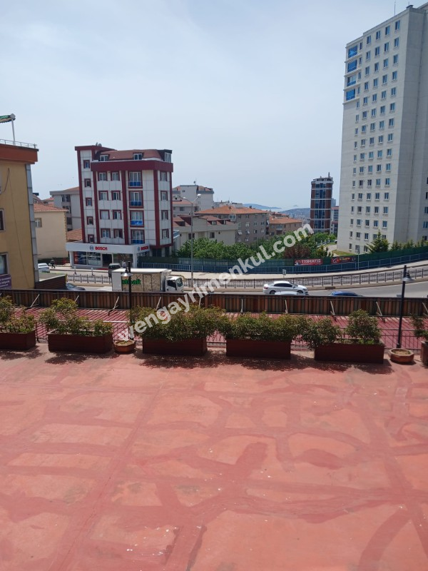 YAKACIK YENİ MAHÇAMLIK KONUTLARINDA ;  GENİŞ; 140 M2 BOŞ SİTE ÖZELLİKLİ ELİT KONUMDA SATILIK DAİRE