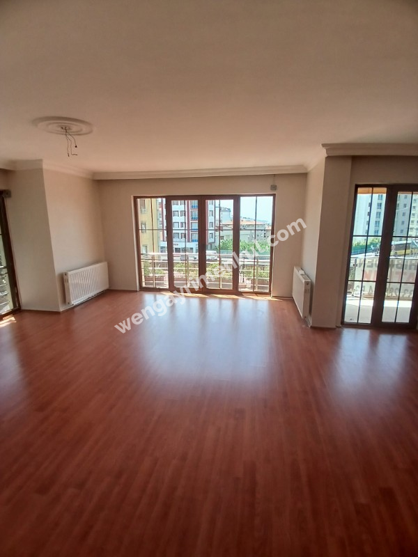YAKACIK YENİ MAHÇAMLIK KONUTLARINDA ;  GENİŞ; 140 M2 BOŞ SİTE ÖZELLİKLİ ELİT KONUMDA SATILIK DAİRE