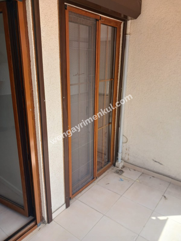 YAKACIK YENİ MAHÇAMLIK KONUTLARINDA ;  GENİŞ; 140 M2 BOŞ SİTE ÖZELLİKLİ ELİT KONUMDA SATILIK DAİRE