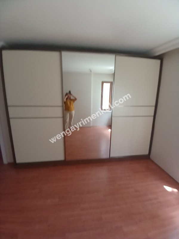 YAKACIK YENİ MAHÇAMLIK KONUTLARINDA ;  GENİŞ; 140 M2 BOŞ SİTE ÖZELLİKLİ ELİT KONUMDA SATILIK DAİRE