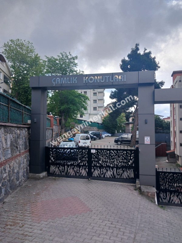 YAKACIK YENİ MAHÇAMLIK KONUTLARINDA ;  GENİŞ; 140 M2 BOŞ SİTE ÖZELLİKLİ ELİT KONUMDA SATILIK DAİRE
