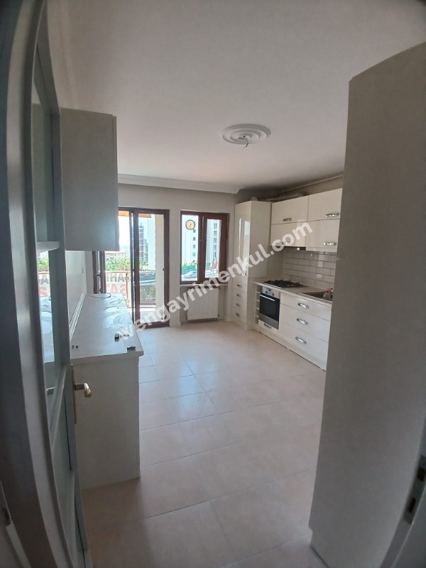 YAKACIK YENİ MAHÇAMLIK KONUTLARINDA ;  GENİŞ; 140 M2 BOŞ SİTE ÖZELLİKLİ ELİT KONUMDA SATILIK DAİRE