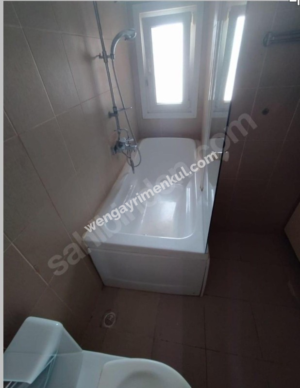 SUADİYE’DE BAĞDAT CADDE’Sİ YANI BAŞINDA 3+1 KİRALIK DAİRE