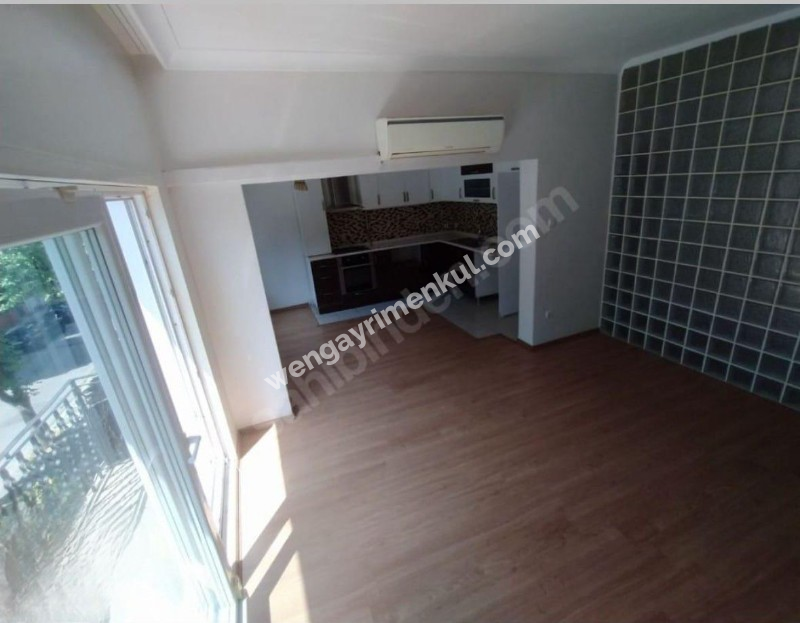 SUADİYE’DE BAĞDAT CADDE’Sİ YANI BAŞINDA 3+1 KİRALIK DAİRE