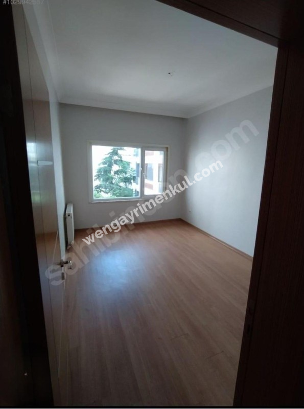 SUADİYE’DE BAĞDAT CADDE’Sİ YANI BAŞINDA 3+1 KİRALIK DAİRE