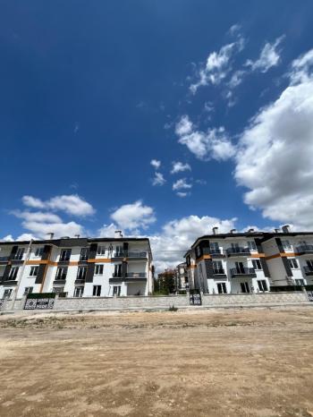 AFYON ÜÇOK EMLAKTAN MAREŞAL F ÇAKMAK MAH SATILIK SIFIR 3+1 DAİRE