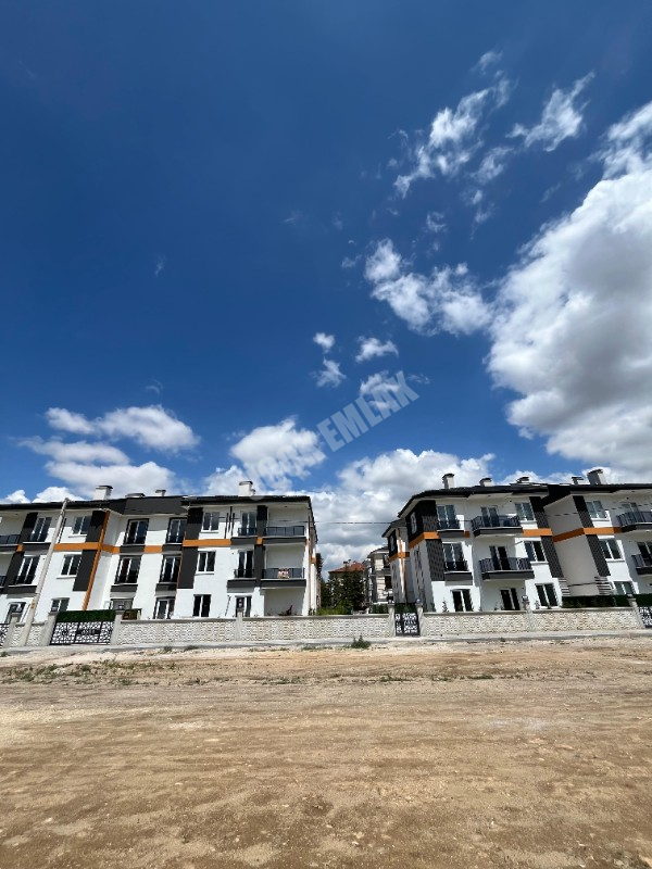 AFYON ÜÇOK EMLAKTAN MAREŞAL F ÇAKMAK MAH SATILIK SIFIR 3+1 DAİRE