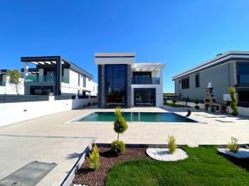 Didim'de Satılık Tam Müstakil Villa