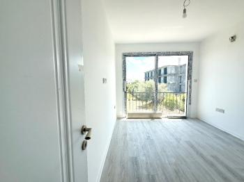 KKTC Girne Alsancak Bölgesinde Dağ ve Deniz Manzaralı Penthouse 