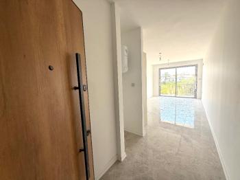 KKTC Girne Alsancak Bölgesinde Dağ ve Deniz Manzaralı Penthouse 