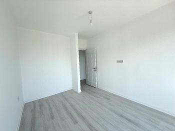 KKTC Girne Alsancak Bölgesinde Dağ ve Deniz Manzaralı Penthouse 