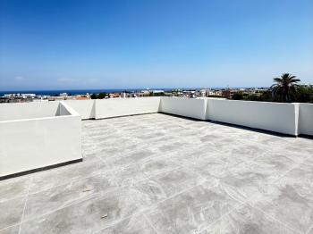 KKTC Girne Alsancak Bölgesinde Dağ ve Deniz Manzaralı Penthouse 