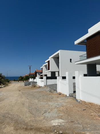 KKTC Girne Çatalköy Bölgesinde Satılık Türk Tapulu 4+1 Lüks Villa!