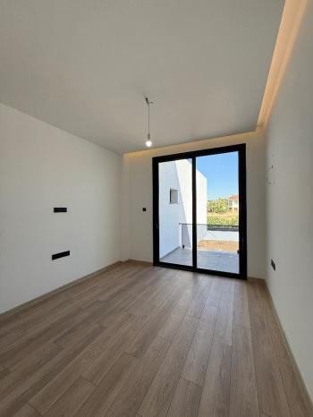 KKTC Girne Çatalköy Bölgesinde Satılık Türk Tapulu 4+1 Lüks Villa!