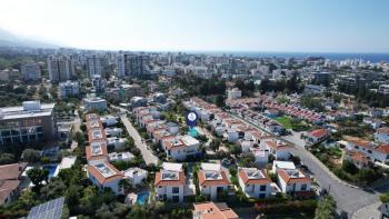 Kıbrıs Girne Doğanköy Bölgesinde Site İçerisinde Satılık Lüx 3+1 Müstakil Villa