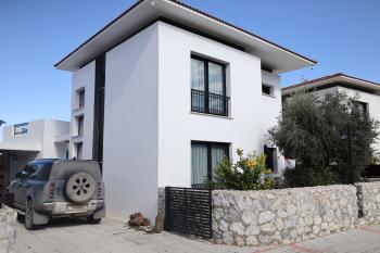 Kıbrıs Girne Doğanköy Bölgesinde Site İçerisinde Satılık Lüx 3+1 Müstakil Villa