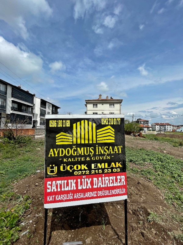 AFYON ÜÇOK EMLAKTAN MAREŞAL F. ÇAKMAK MAH SATILIK TOPRAKTAN LÜKS SATILIK 2+1 DAİRELER 