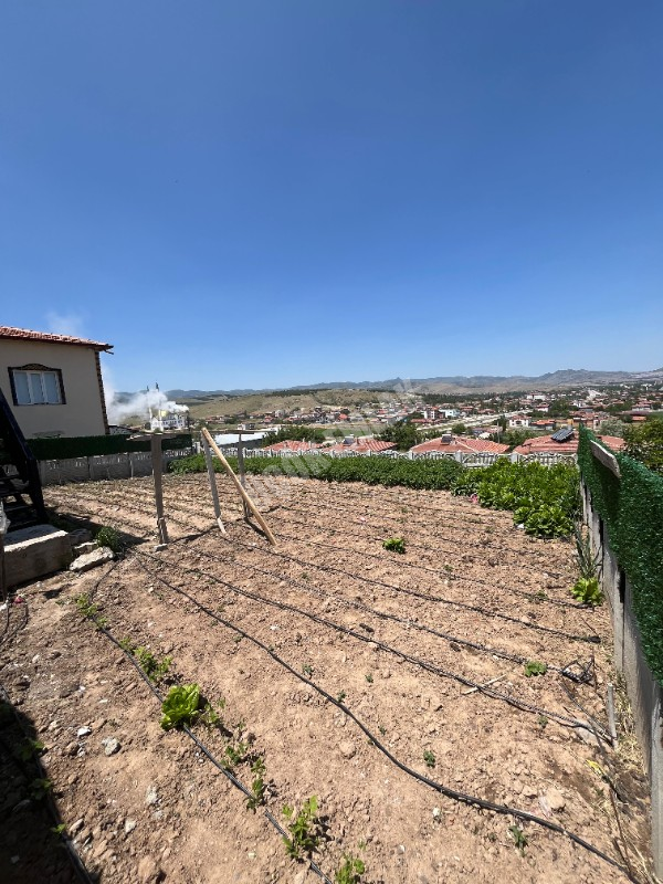 AFYON ÜÇOK EMLAKTAN SALARDA LÜKS SATILIK 2+1 BUNGALOV 