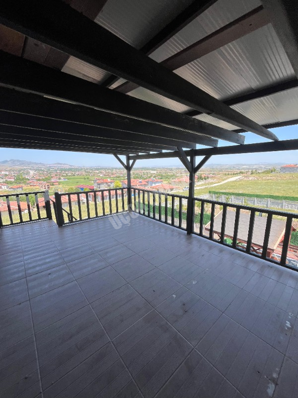 AFYON ÜÇOK EMLAKTAN SALARDA LÜKS SATILIK 2+1 BUNGALOV 