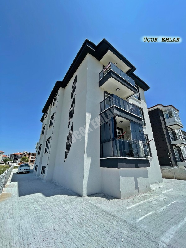 AFYON ÜÇOK EMLAKTAN MAREŞAL F ÇAKMAK MAH SATILIK 2+1 SIFIR LÜX DAİRE