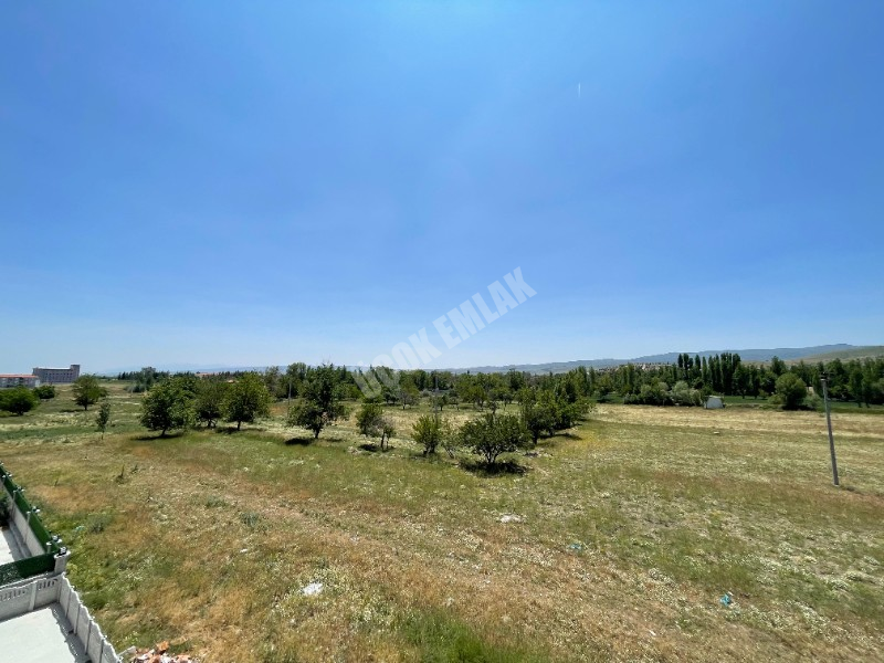 AFYON ÜÇOK EMLAKTAN MAREŞAL F ÇAKMAK MAH SATILIK 2+1 SIFIR LÜX DAİRE