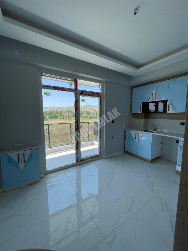 AFYON ÜÇOK EMLAKTAN MAREŞAL F ÇAKMAK MAH SATILIK 2+1 SIFIR LÜX DAİRE