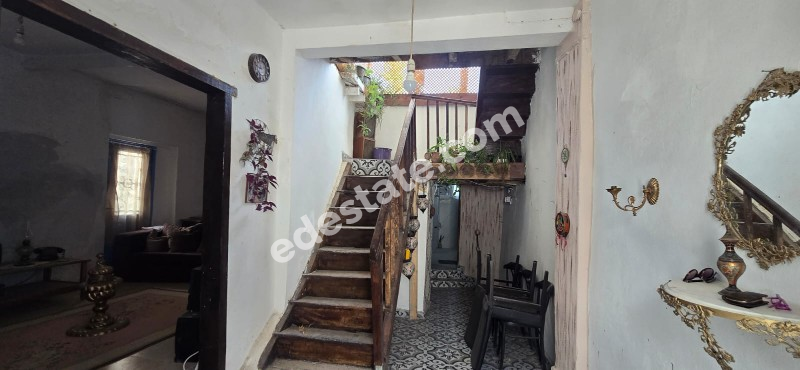 Lefkoşa Surlariçi Bölgesinde SATILIK 2+1 BUTİK HOTEL OLMAYA MÜSAİT MÜSTAKİL EV