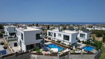 GİRNE BELLAPAİS'TE TÜRK MALI 5+2 ÖZEL YÜZME HAVUZLU TRİPLEX SATILIK LÜX VİLLA 