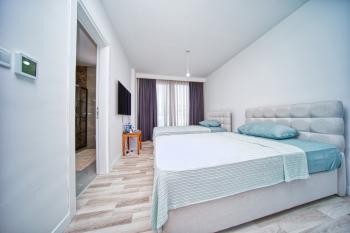 GİRNE BELLAPAİS'TE TÜRK MALI 5+2 ÖZEL YÜZME HAVUZLU TRİPLEX SATILIK LÜX VİLLA 