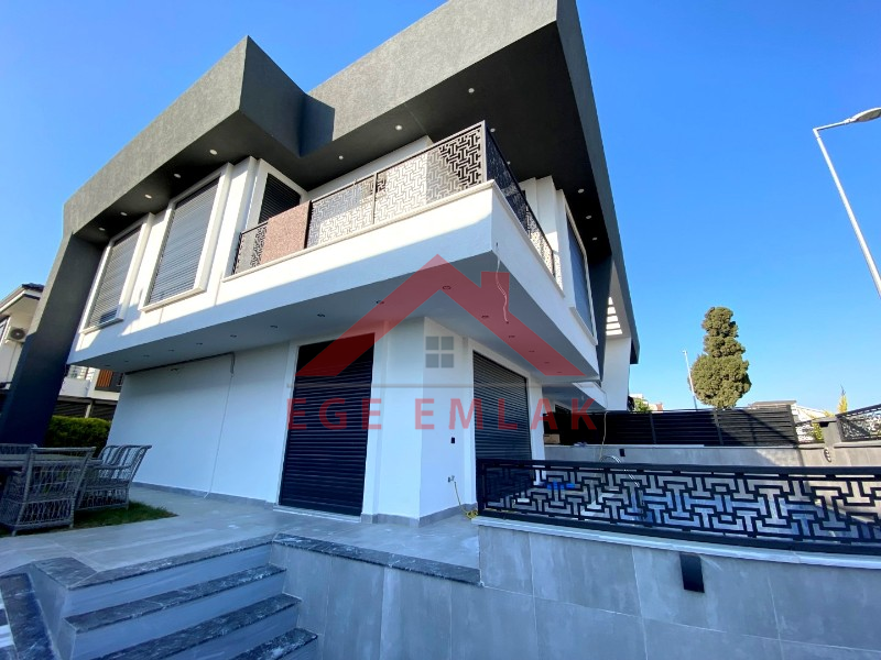 Didim'de Satılık 3+1 Eşyalı Villa
