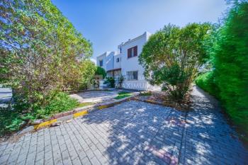 Girne Karaoğlanoğlu Bahçeli Ortak Havuzlu 2+1 Kiralık İkiz Ev 